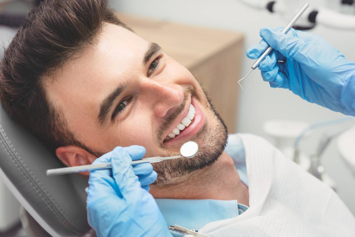 featured image for 5 questions to ask your dentist about teeth whitening